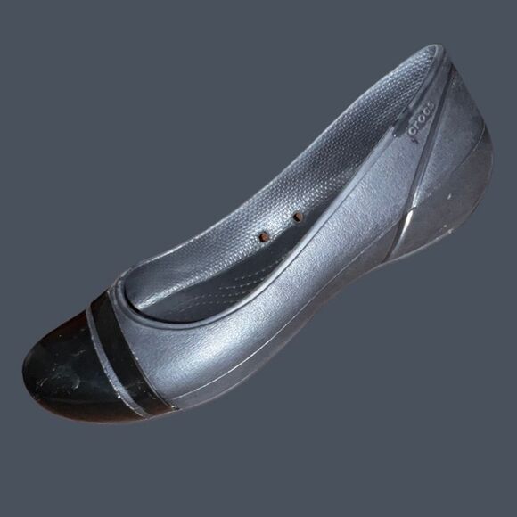 Women’s Black Crocs Cap Toe Shiny Flats Size 8 - Picture 1 of 6